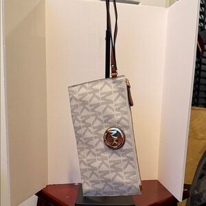 Michael Kors Fulton White Wristlet MK Sig Clutch